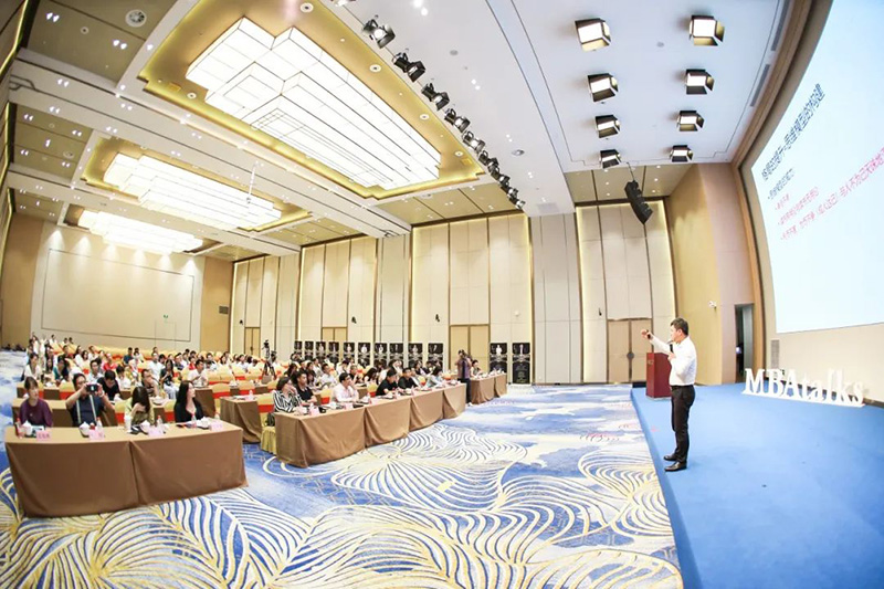 胡老师会上演讲.jpg