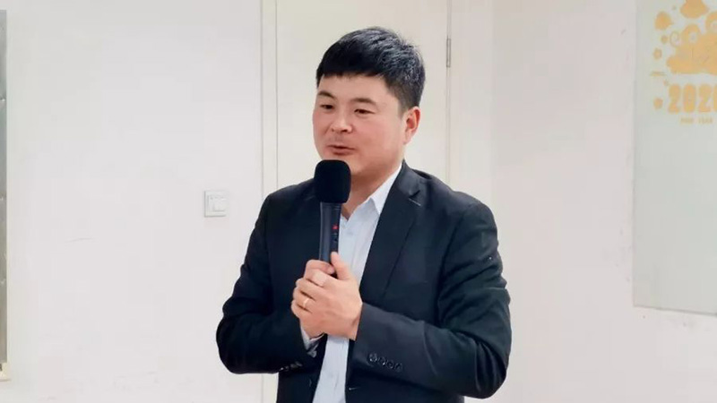 胡老师讲话.jpg