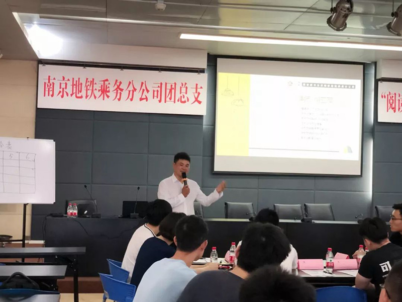 胡亚军校长走进地铁乘务分公司工作.jpg
