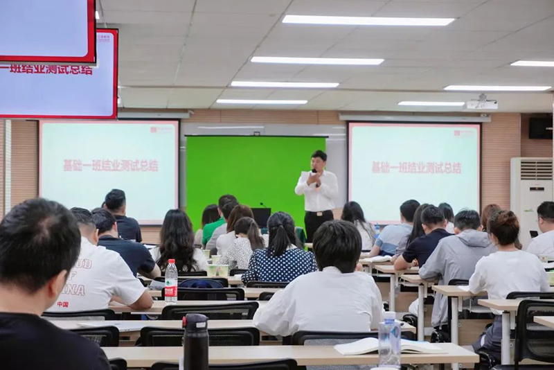 南京华章胡校长