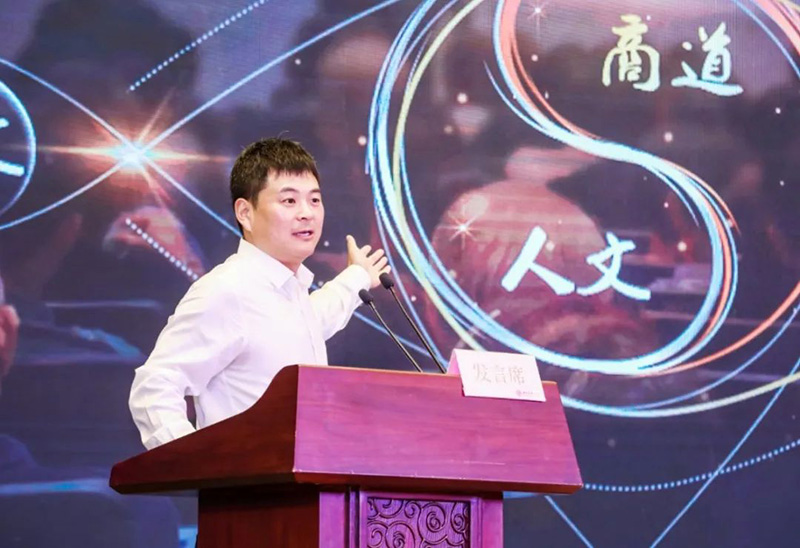 南京华章胡亚军校长.jpg